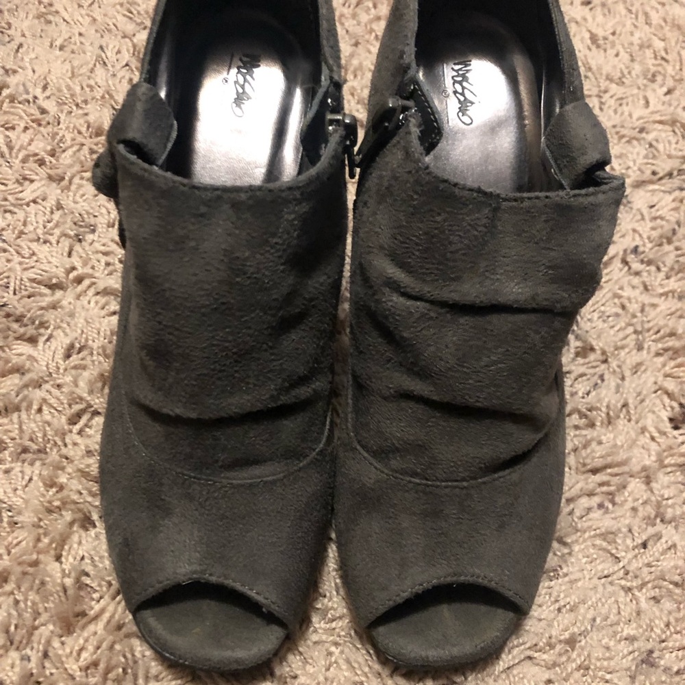 Women’s short suede gray boot
